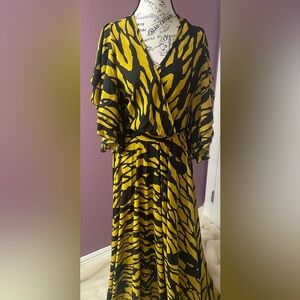 Elegant Yellow and Black Long Sleeve Dress